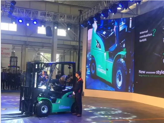 【喜訊】杭叉家族新成員來了！新能源叉車助力新制造業(yè)