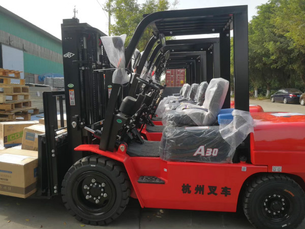 叉車轉(zhuǎn)向沉重？叫你這些方法排除！