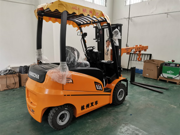 【叉車保養(yǎng)小知識】叉車電池怎樣加水才正確？